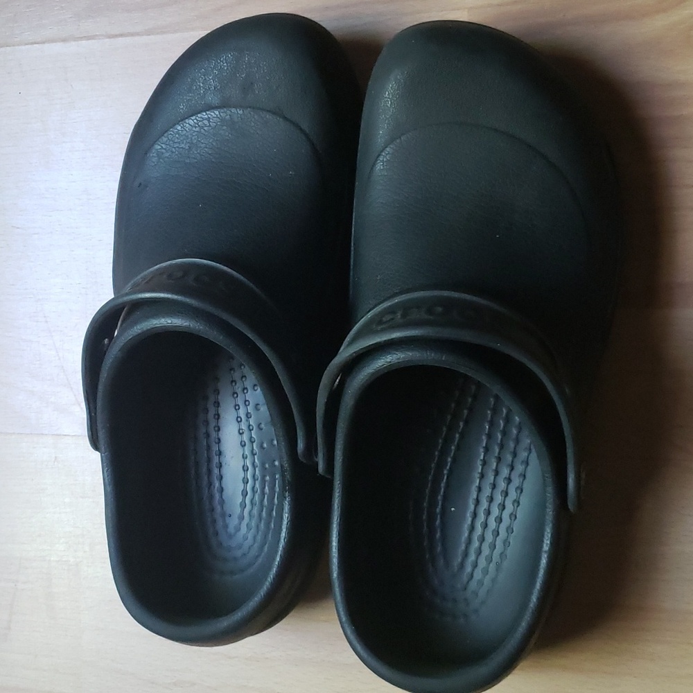 Water Proof Crocs - Picture 3 of 8